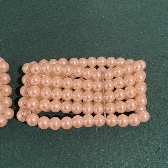 Cuff pearl bracelets - Picture 2 of 3